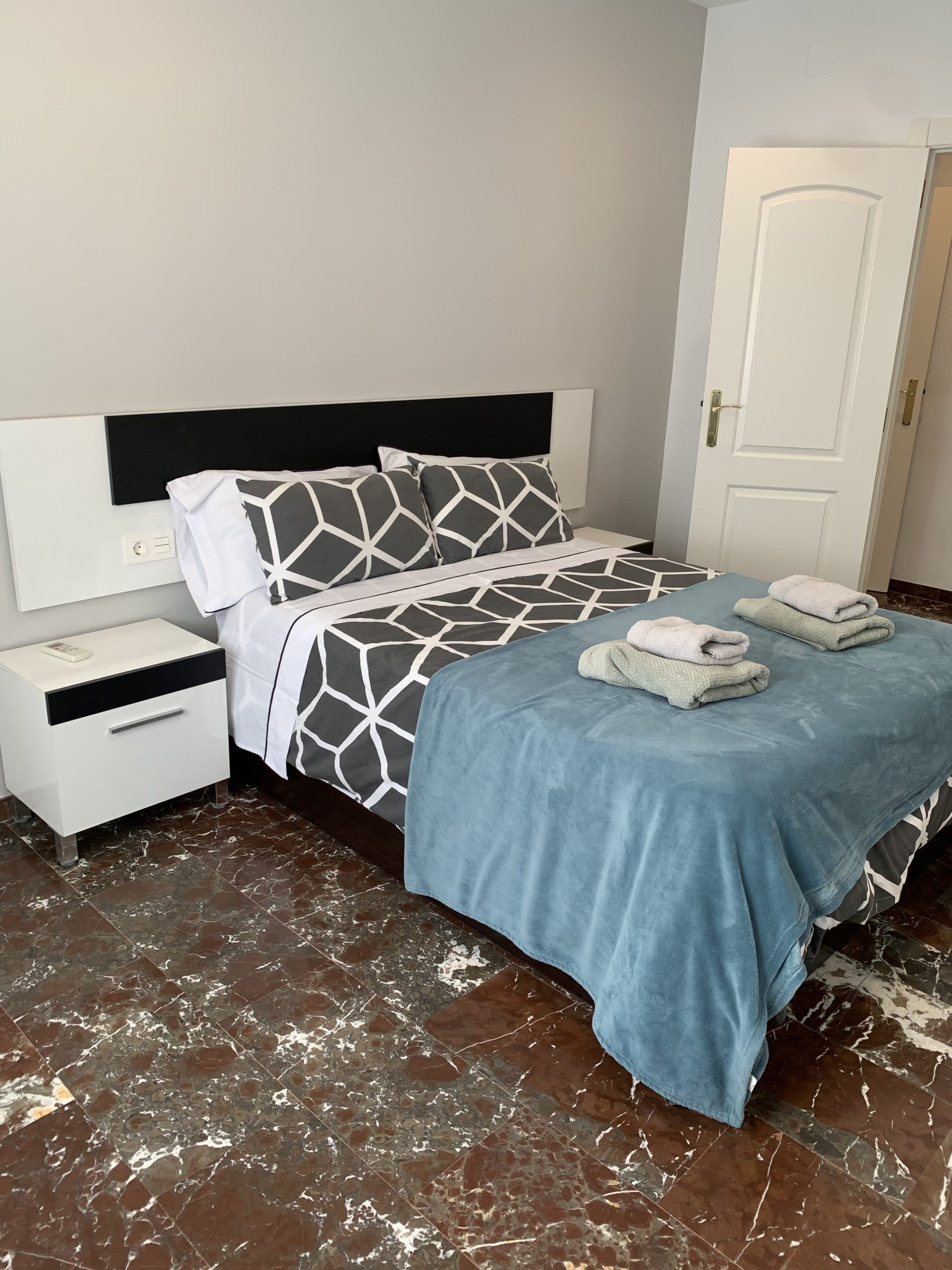 Apartamentos turísticos: Apartamentos La Fonda
